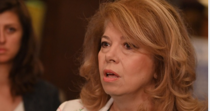 Вицепрезидентът Илияна Йотова честити във Фейсбук Осми март на българските