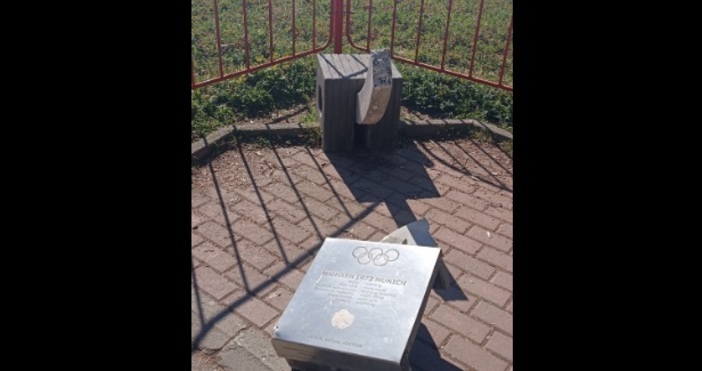 Забелязано във Варна А АтанасовНов вандализъм в Морската градина във