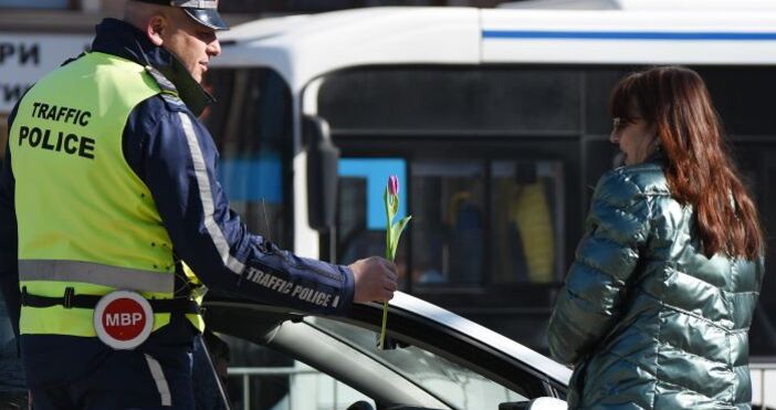 снимки На 8 март ОДМВР Варна изрази своето уважение и