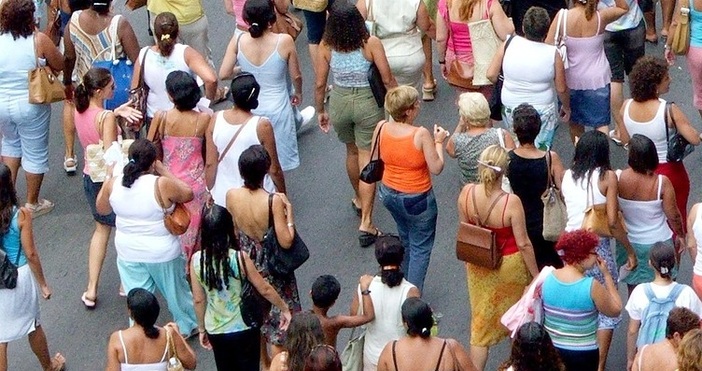 Хиляди жени излязоха днес по улиците на турските градове за