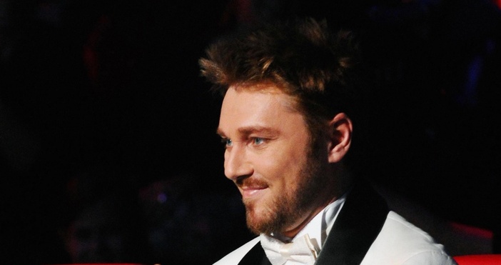 Мирослав Димов Костадинов известен като Миро е популярен български поп певец композитор текстописец и продуцент Мирослав Костадинов