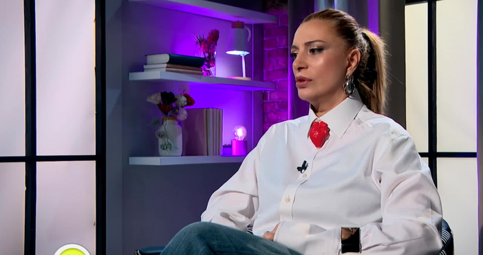 Певицата участва в подкаста Мон Дьо Храмът на историите Аз съм