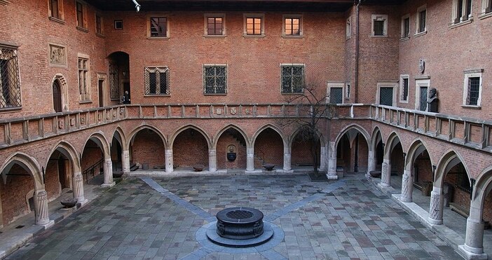 1497 г Николай Коперник извършва и описва първите си астрономически