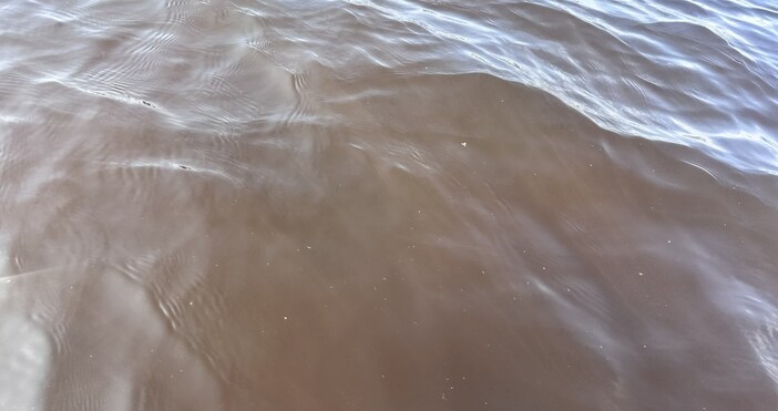 Рязката промяна в цвета на морската вода се получава винаги