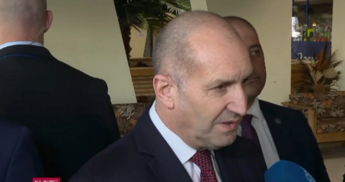 Президентът Румен Радев подчерта необходимостта от модернизация на българската армия но категорично се обяви