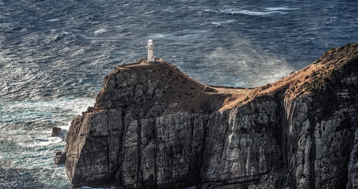 Повече от 30 пострадали са извадени на брега от британската