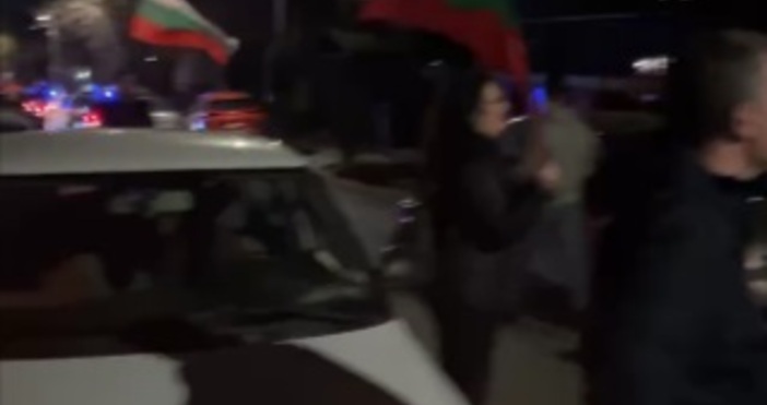 От паметника на Цар Освободител пред сградата на Народното събрание