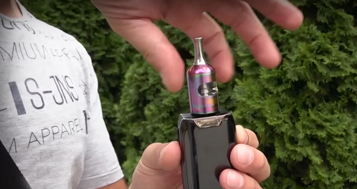 Близо 27 от учениците между 13 и 15 години пушат