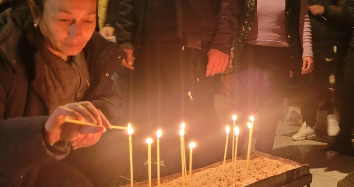 Снимки: В Кула с камбанен звън и запалени свещи в