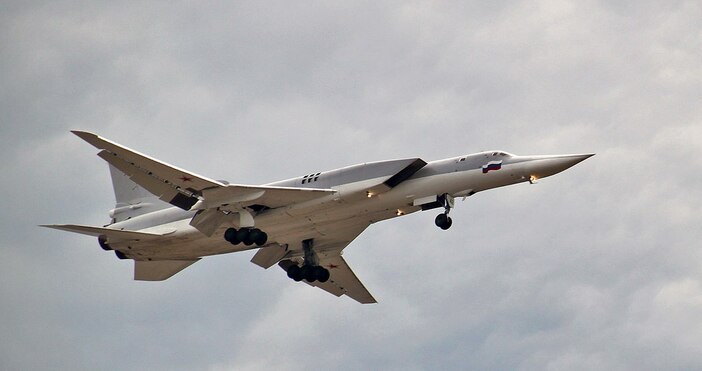 Два руски стратегически бомбардировача Ту 22МЗ извършиха планов полет над неутрални