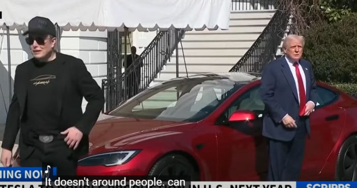 Президентът Доналд Тръмп купи автомобил Tesla пред Белия дом във