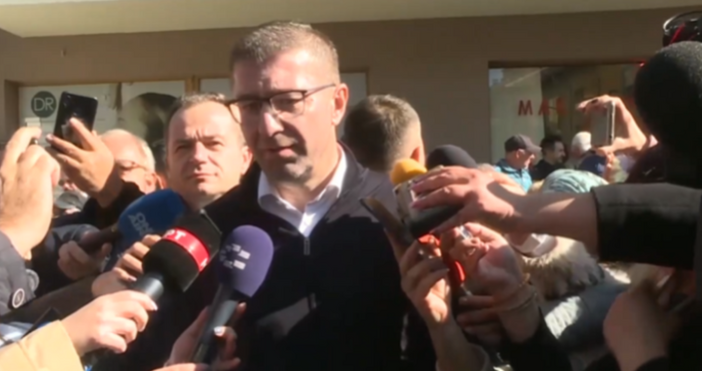 Северномакедонският премиер Християн Мицкоски отново обвини източния съсед България в