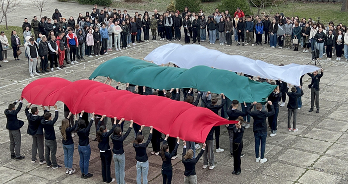 Снимки: Ученици от хасковската ЕГ “Проф. д-р Асен Златаров, проведоха