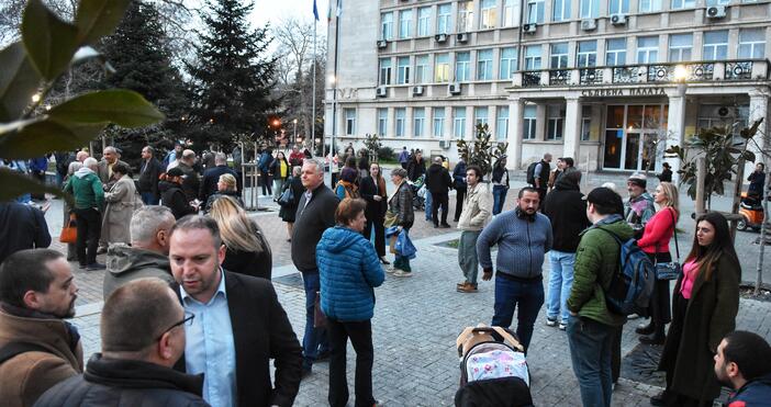 Снимки: Над 150 души се включиха в протест срещу изборните