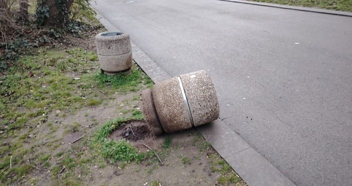 Поредната вандалщина в Морската градина във Варна Някой или някои са