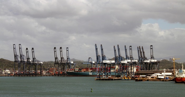 Панамското правителство заяви че ще продължи да защитава твърдо суверенитета