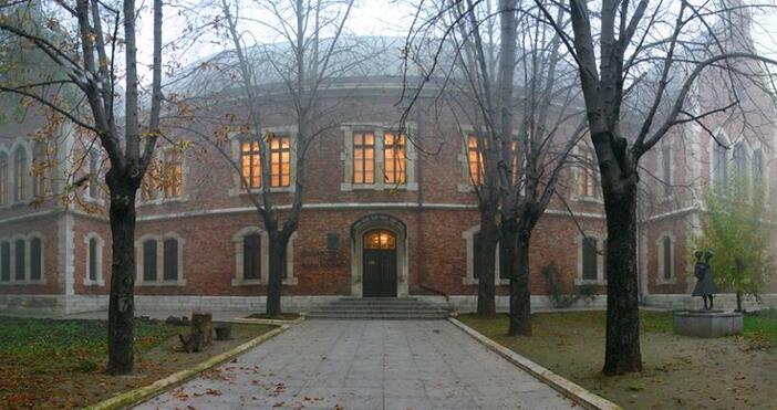 Десет концерта с класическа и фолклорна музика са включени в