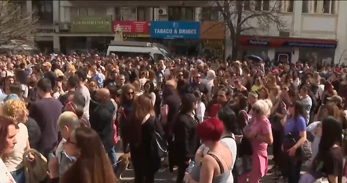 Стопкадър Нова ТвНедоволни българи излязоха на улицата Граждани протестират в София