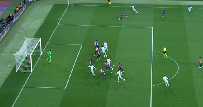 Третият в класирането Атлетико Мадрид приема втория – Барселона в