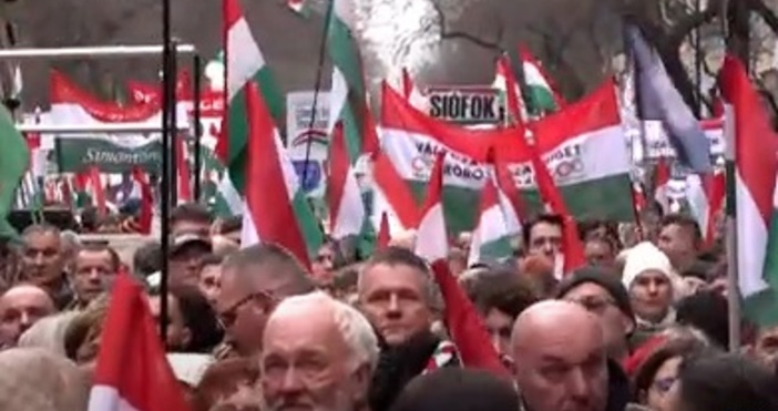 Хиляди хора се събраха в Будапеща на протест след като