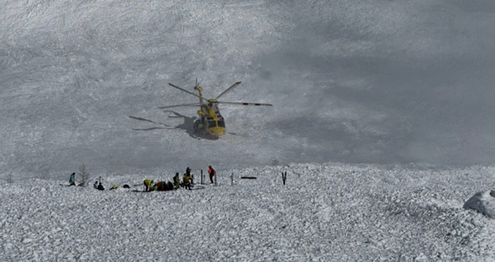 Голяма лавина на ледника Презена в Трентино Италия е довела