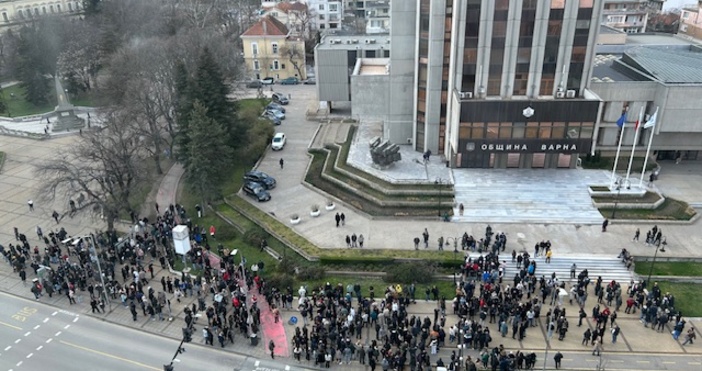 Снимки Читател на ПетелНад 1000 души от ресторантьорския бранш във