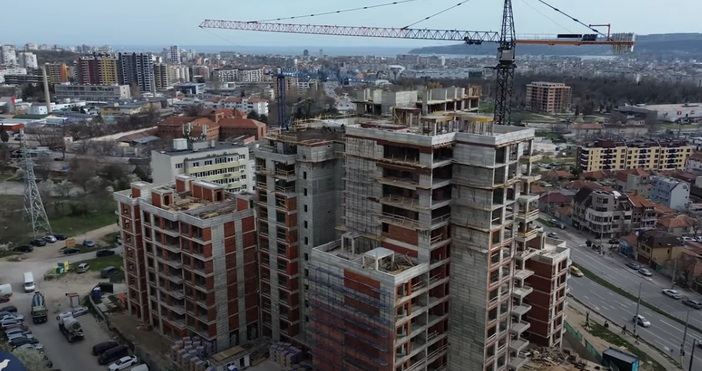 Един от най обсъжданите проекти е новостроящият се комплекс от сгради