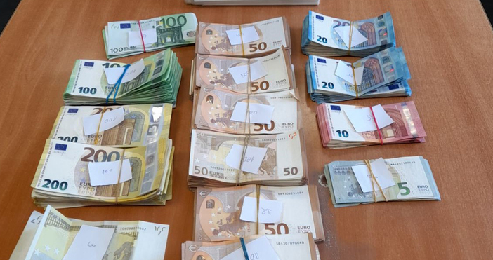 Недекларирана валута за 122 767 лева задържаха служители на МП