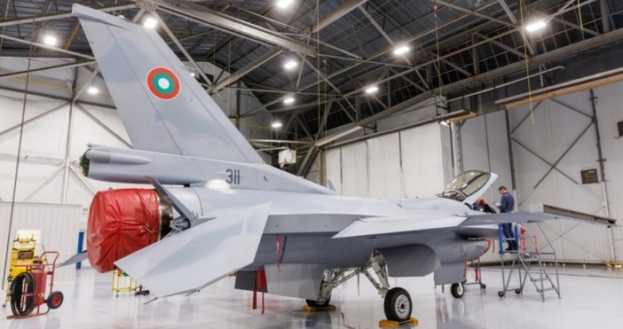 Първите самолети Ф 16 ще кацнат в България на 28 март