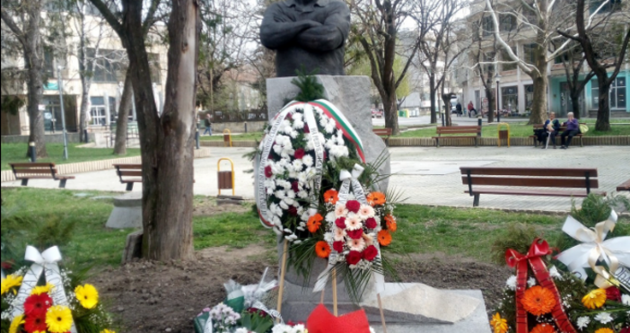 Паметник на Иван Абаджиев бе открит днес в родния му