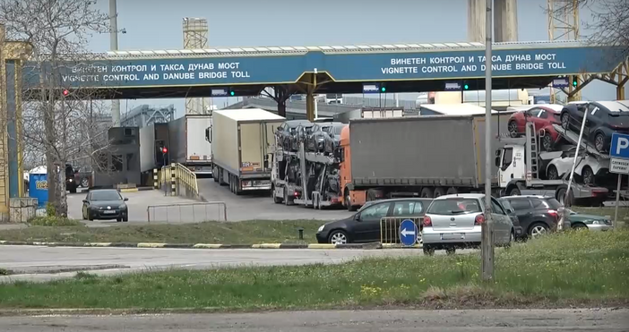 Кадри Нова телевизияКилометрична колона от камиони се образува по международното