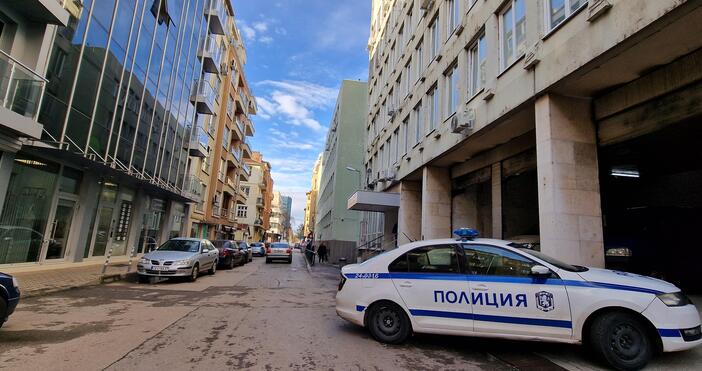 Проверява се инцидент с неволно произведен изстрел от служител на