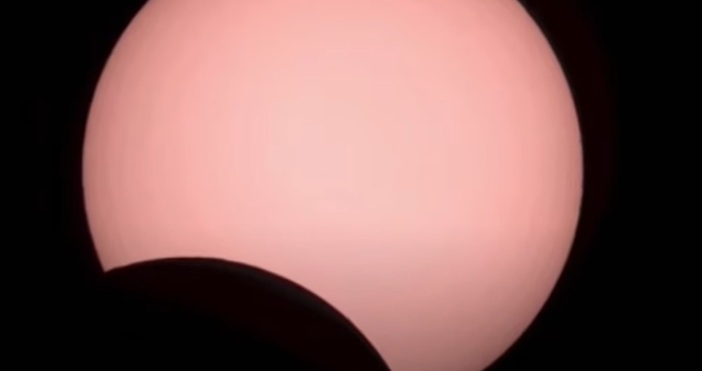 Частично слънчево затъмнение можеше да се наблюдава днес над част