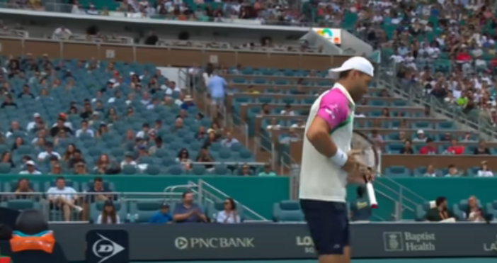 В началото на двубоя между Григор Димитров и Новак Джокович