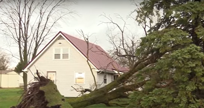 Дъжд градушки силни ветрове в щатите Мичиган Уисконсин Индиана и