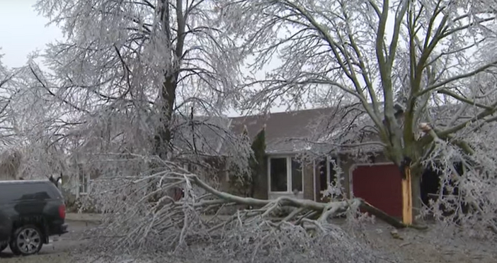 Над 300 000 канадци са останали без електрозахранване в някои