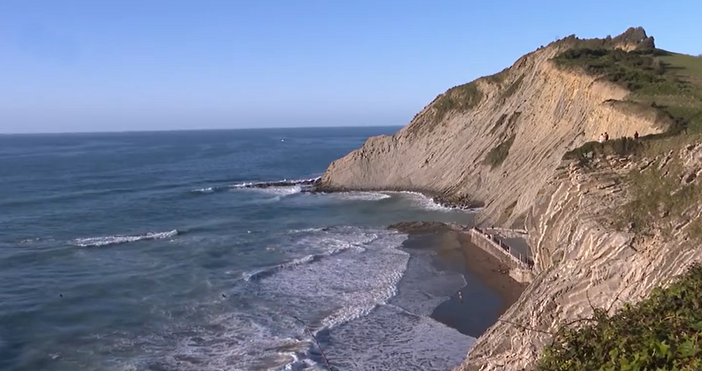 Испански спасители проведоха акция с хеликоптер за да извадят група