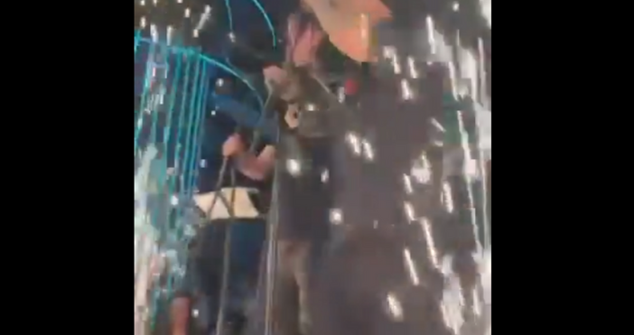 кадри  Kingstone PC Charlie McIntosh Lorem Ipsum Dolor Si Екс Народното събрание