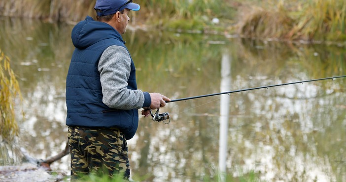 Билетите за любителски риболов у нас поскъпват двойно това