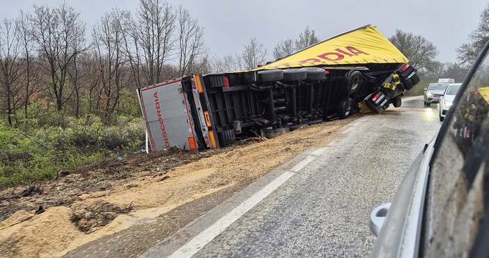 Поредна катастрофа с тир на фаталната отсечка Телиш Радомирци