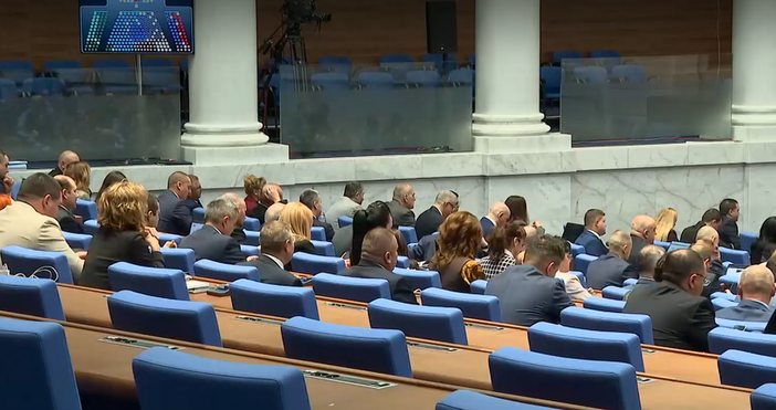 Напрегнат ден с очертава в парламента С блиц контрол ще започне