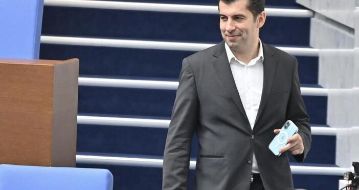 Скандалът в парламента набира сила Понеже слушаме в последните няколко дни че Борисов се