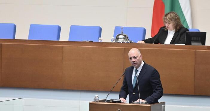 Премиерът говори пред депутатите Правителството ще остане нетърпимо към всички прояви