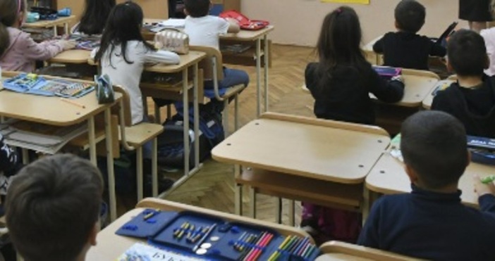 Намаляване на отсъствията на ученици по домашни причини Това предлагат от  синдикат Образование  към КТ Подкрепа  Преди година бяха