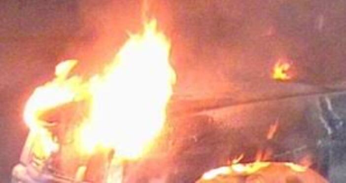 Пет автомобила горяха в Бургас тази нощ В 03 03 ч