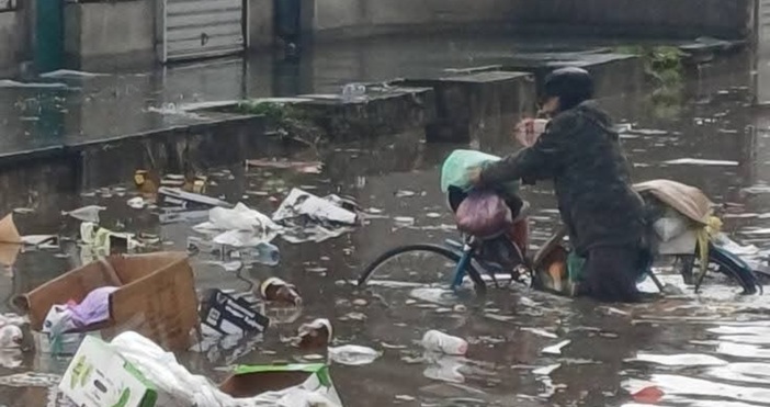 Проливен дъжд и градушка се изсипаха във Варна Наводни се районът