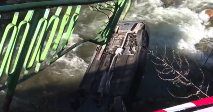 кадри bTVПетима младежи на възраст между 15 и 18 години останаха