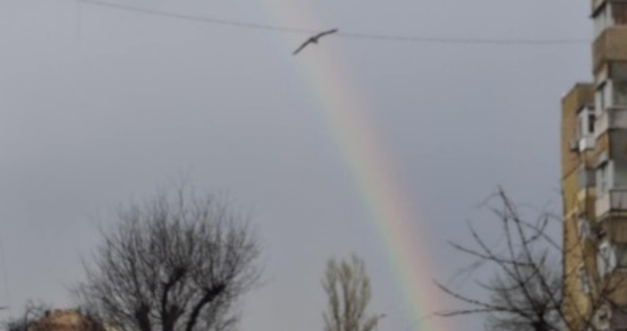 Дъга над Варна озари небето През нощта в страната ще бъде