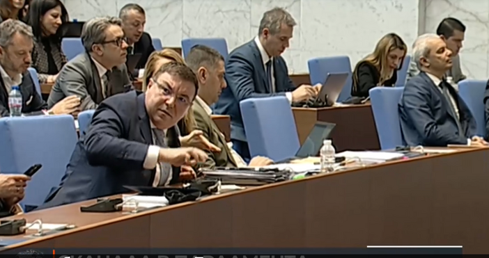 Скандал в Народното събрание след като парламентът отложи изслушването на