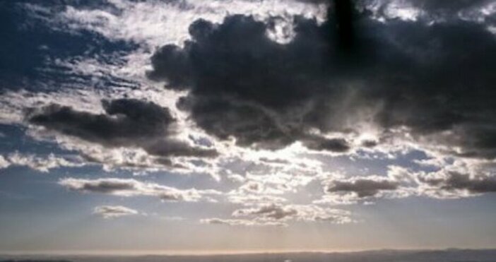 През нощта срещу петък ще се задържи с разкъсана облачност